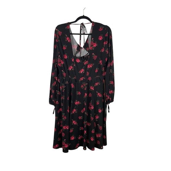 Torrid Black Rose Print V-Neck Tie-Back Dress Size 1X - Picture 5 of 6